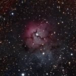 M20 somma di 13 pose da 2 minuti solo con sottrazione del Dark Frame, elaborazioni MaxIm DL e PhotoShop, con R-G-B presi in prestito dalla rete